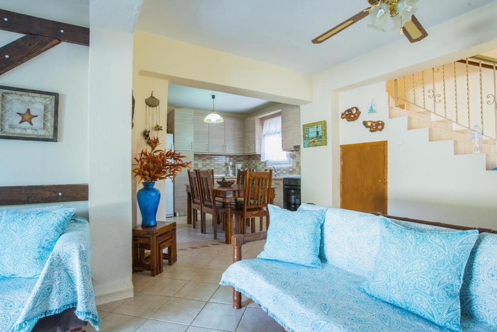 Diogenis Villa Vourvourou Luaran gambar