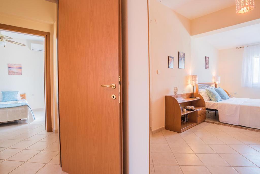 Diogenis Villa Vourvourou Luaran gambar
